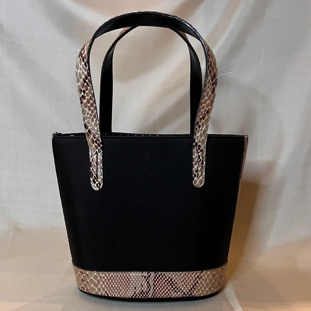 👀Small Black Bucket Bag w Faux Snakeskin Handles👀